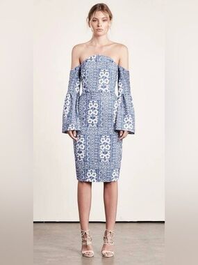 Elliatt Off‑Shoulder Printed Bodycon Dress NWT Blue White Cocktail Event XS